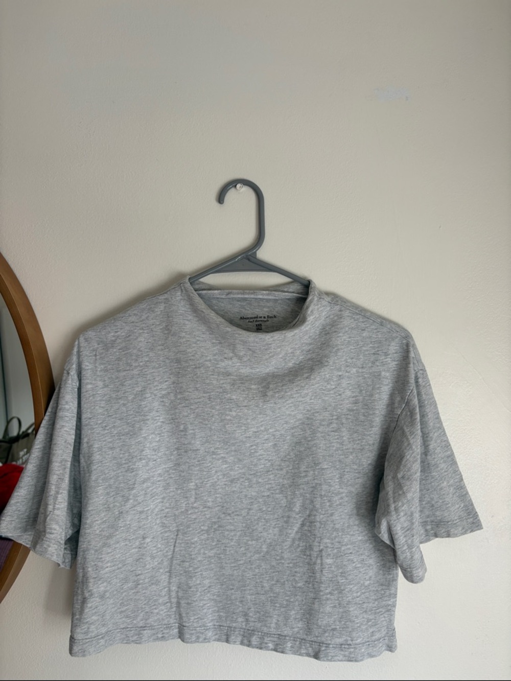Abercrombie & Fitch Women’s Heather Grey Cropped Tee